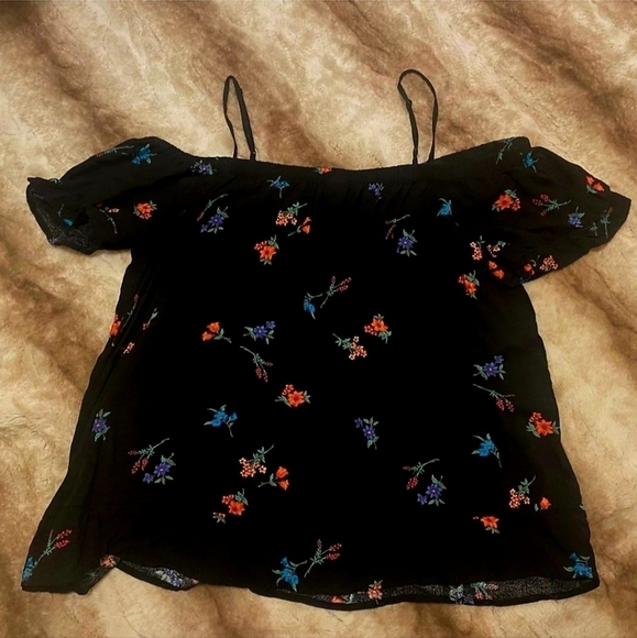 Old Navy Off the Shoulder Black Floral Print Top Women's Large L 100% Rayon EUC - Picture 1 of 4